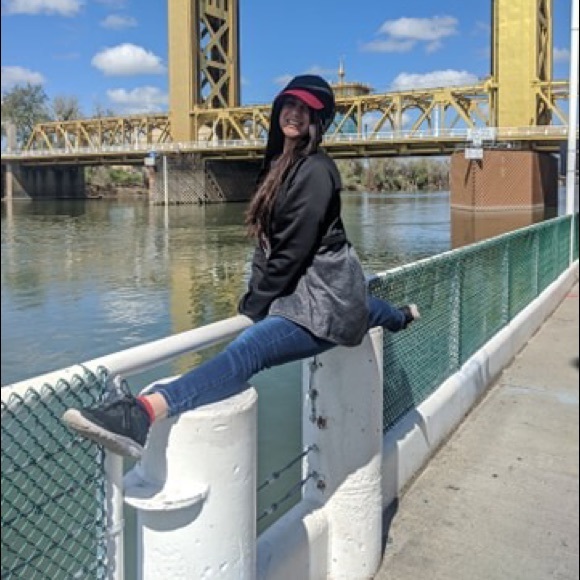 Meet your Posher, Alexis - Picture 2 of 2